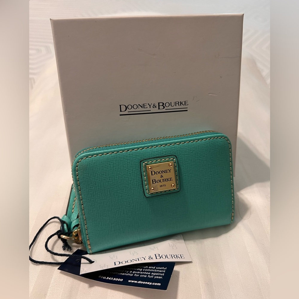 DOONEY AND BOURKE Saffiano Large Zip Around Credit Card Case